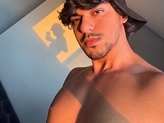 Maximus Porn Show